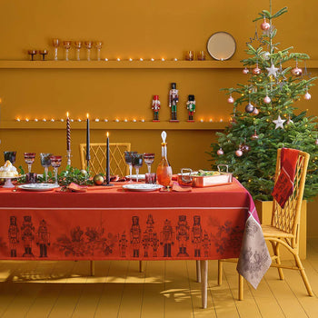 Garnier Thiebaut Casses Noisettes Rouge Festif Jacquard Tablecloth